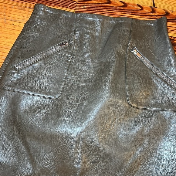 ZARA High Waisted Faux Leather Midi Pencil Skirt Dark Olive Green Zipped Pockets - Picture 4 of 7